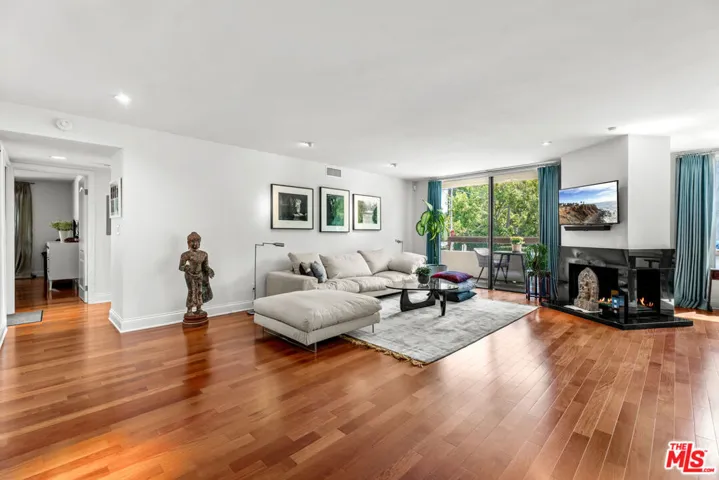 851 N Kings Road 102, West Hollywood, California 90069