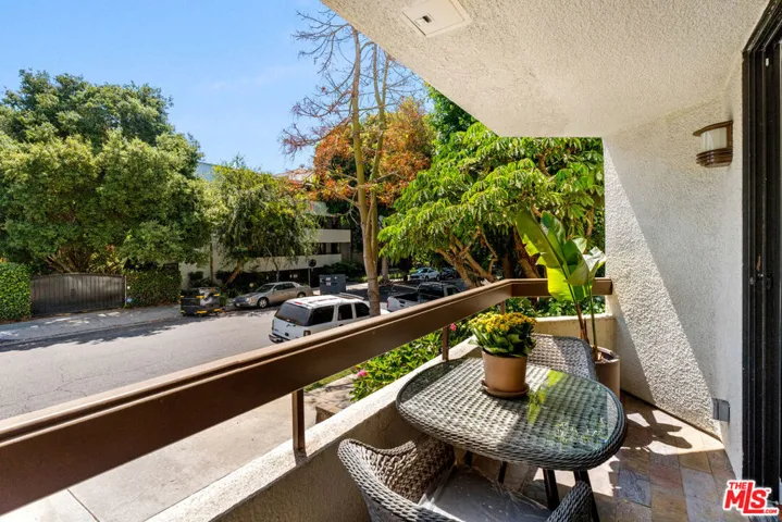 851 N Kings Road 102, West Hollywood, California 90069