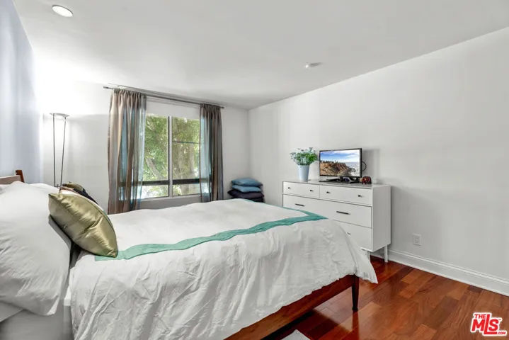 851 N Kings Road 102, West Hollywood, California 90069