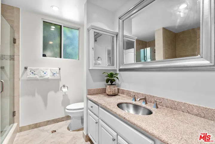 851 N Kings Road 102, West Hollywood, California 90069