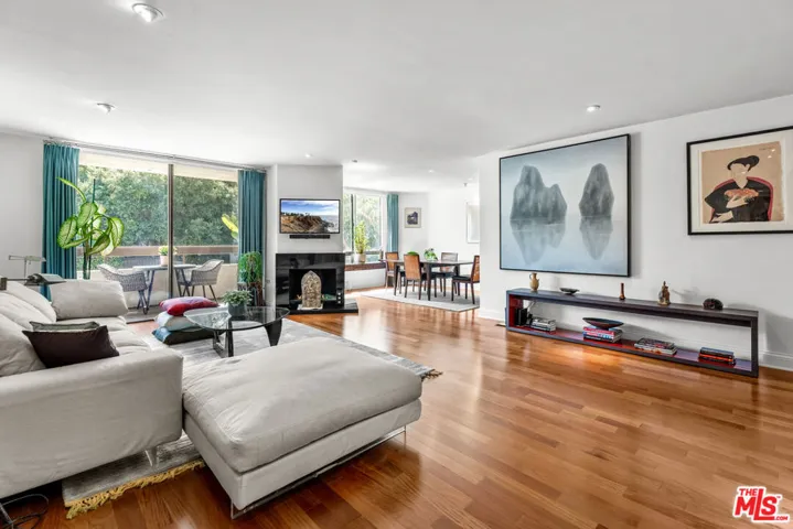 851 N Kings Road 102, West Hollywood, California 90069