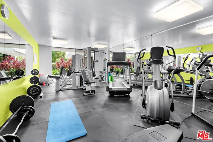 851 N Kings Road 102, West Hollywood, California 90069