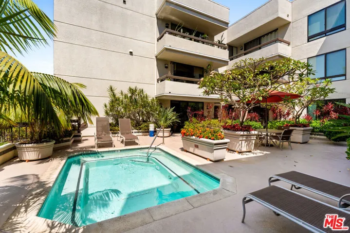 851 N Kings Road 102, West Hollywood, California 90069