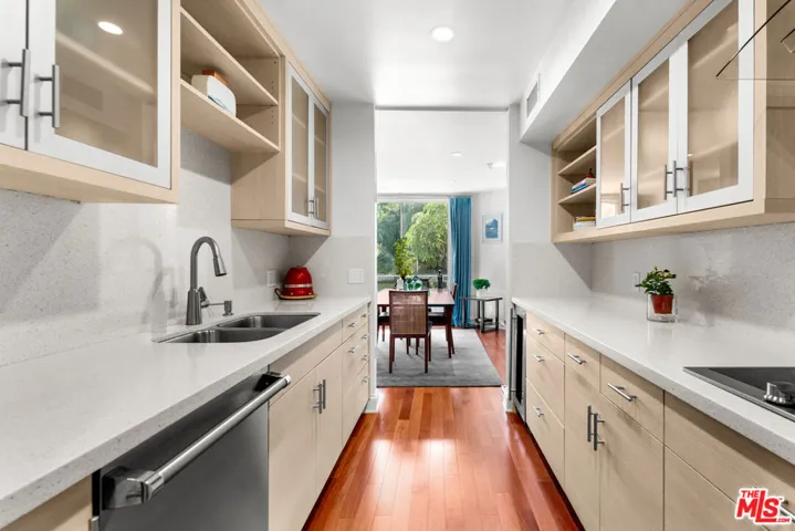 851 N Kings Road 102, West Hollywood, California 90069