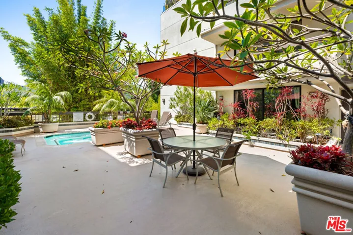 851 N Kings Road 102, West Hollywood, California 90069