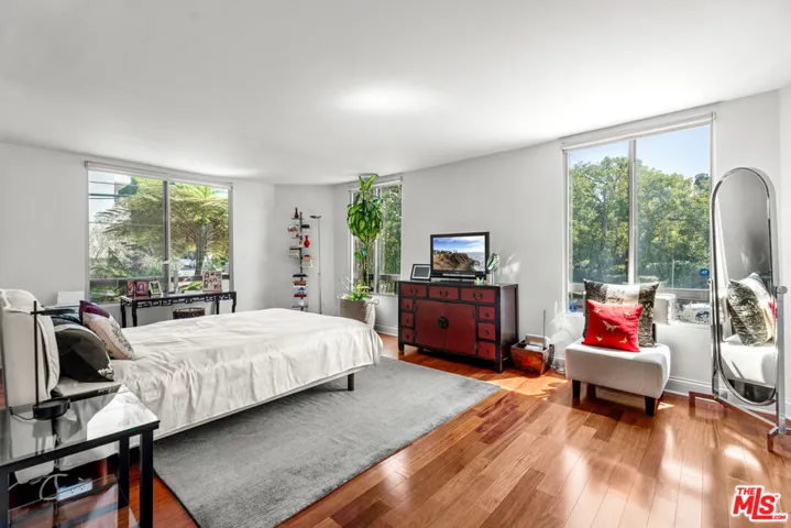 851 N Kings Road 102, West Hollywood, California 90069