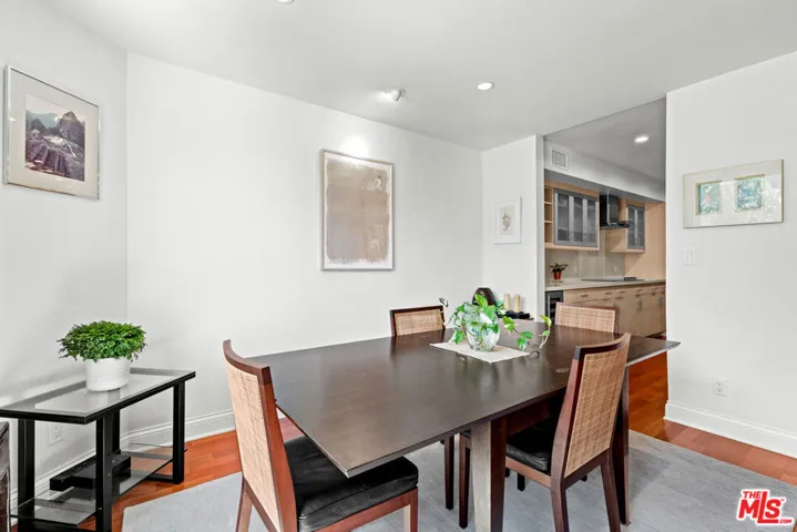 851 N Kings Road 102, West Hollywood, California 90069