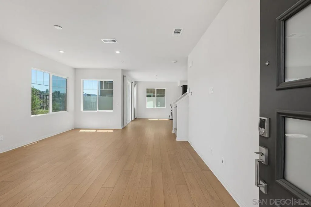 1512 Wingwood, Vista, California 92083 — photo 4