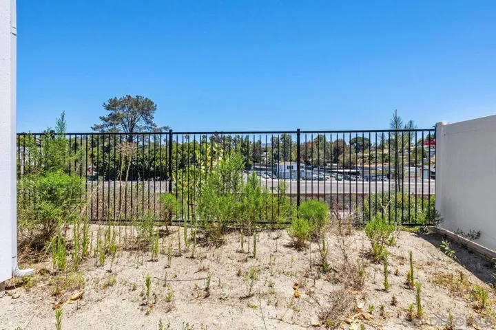 1512 Wingwood, Vista, California 92083
