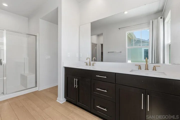 1512 Wingwood, Vista, California 92083