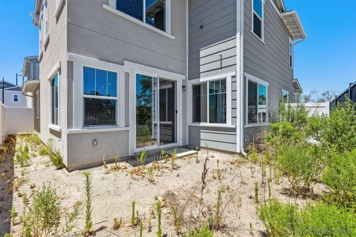 1512 Wingwood, Vista, California 92083