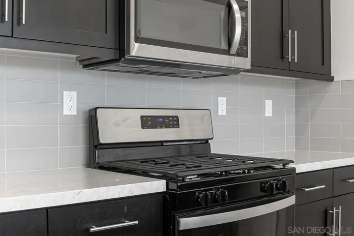 1512 Wingwood, Vista, California 92083