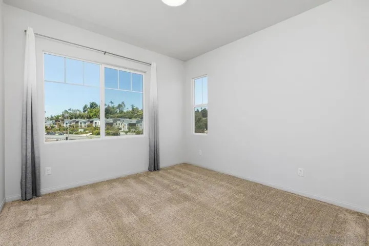 1512 Wingwood, Vista, California 92083