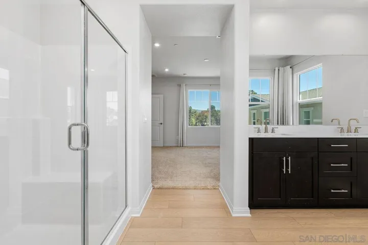 1512 Wingwood, Vista, California 92083