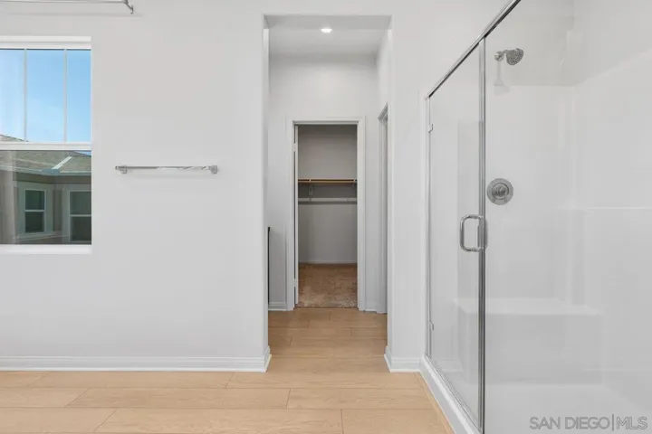 1512 Wingwood, Vista, California 92083