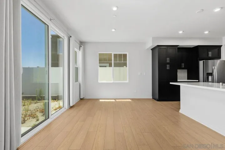 1512 Wingwood, Vista, California 92083