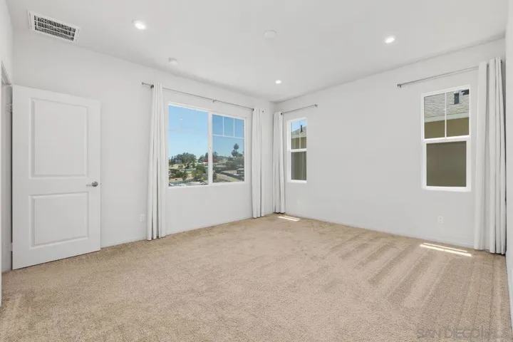 1512 Wingwood, Vista, California 92083