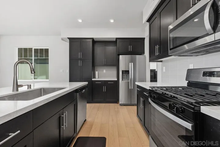 1512 Wingwood, Vista, California 92083