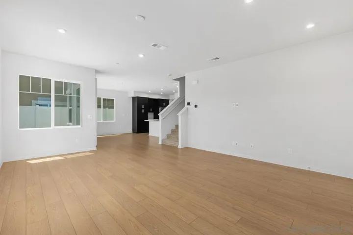 1512 Wingwood, Vista, California 92083