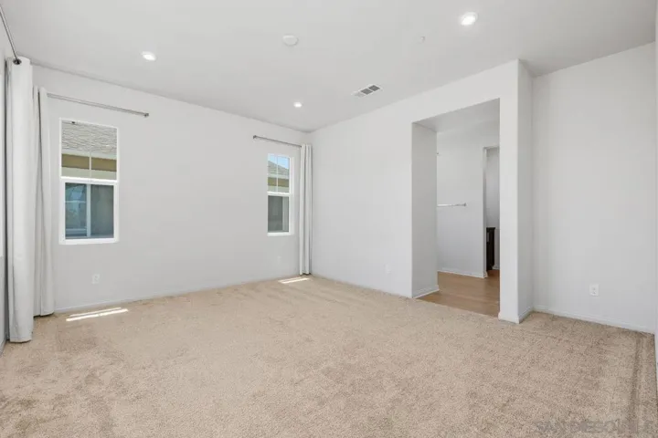 1512 Wingwood, Vista, California 92083