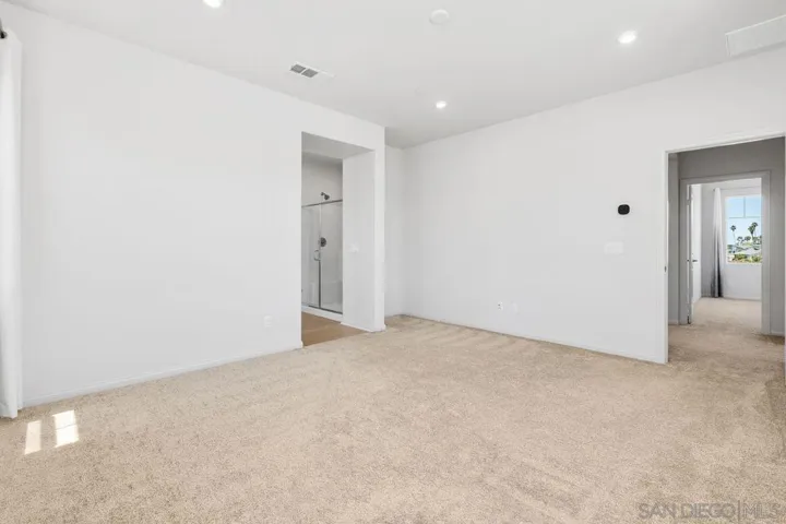 1512 Wingwood, Vista, California 92083