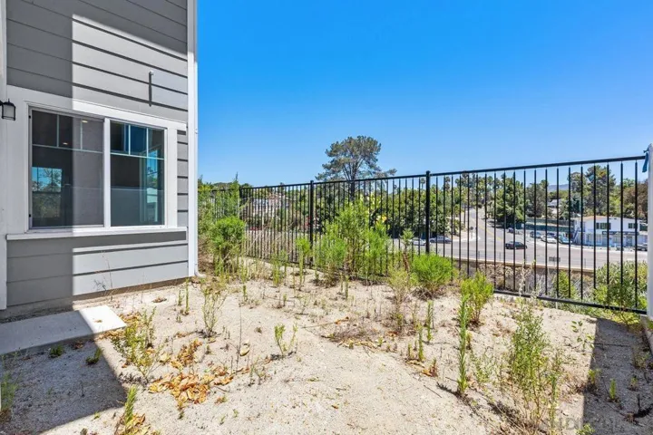 1512 Wingwood, Vista, California 92083