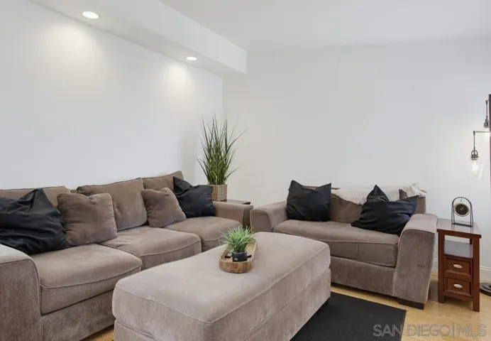 12979 Calle De Las Rosas, San Diego, California 92129
