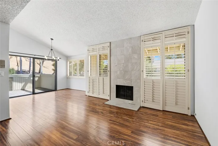 22127 Burbank 7, Los Angeles, California 91367