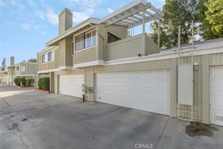 22127 Burbank 7, Los Angeles, California 91367