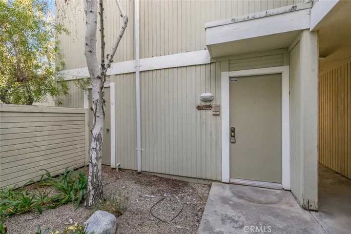 22127 Burbank 7, Los Angeles, California 91367