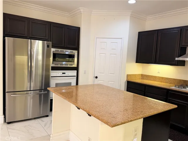 14141 Apple Grove Court, Eastvale, California 92880