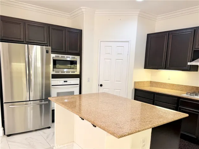 14141 Apple Grove Court, Eastvale, California 92880