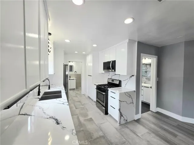 7523 Darby, Reseda, California 91335