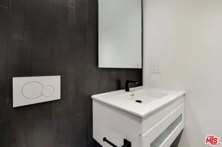 902 Berkeley Street, Santa Monica, California 90403