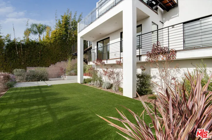 902 Berkeley Street, Santa Monica, California 90403