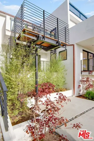 902 Berkeley Street, Santa Monica, California 90403