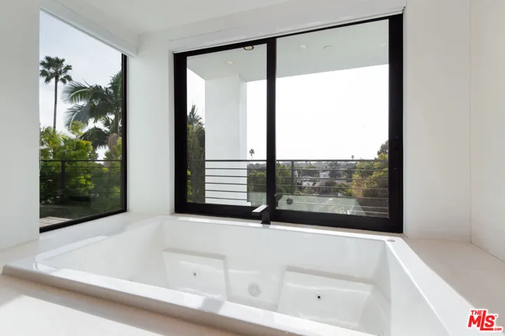 902 Berkeley Street, Santa Monica, California 90403