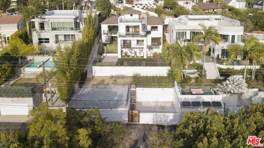 902 Berkeley Street, Santa Monica, California 90403