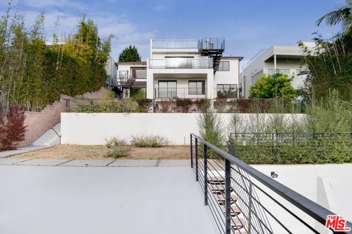 902 Berkeley Street, Santa Monica, California 90403