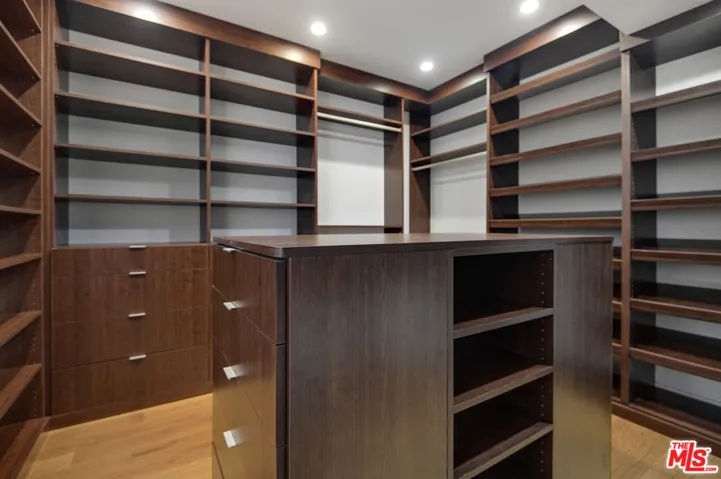 902 Berkeley Street, Santa Monica, California 90403
