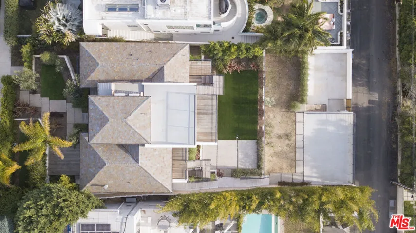 902 Berkeley Street, Santa Monica, California 90403