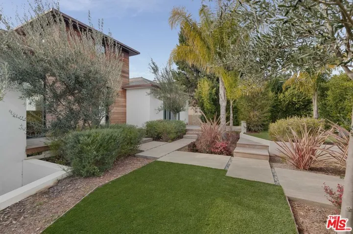 902 Berkeley Street, Santa Monica, California 90403