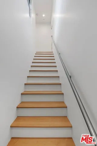 5806 Waring Avenue 14, Los Angeles, California 90038