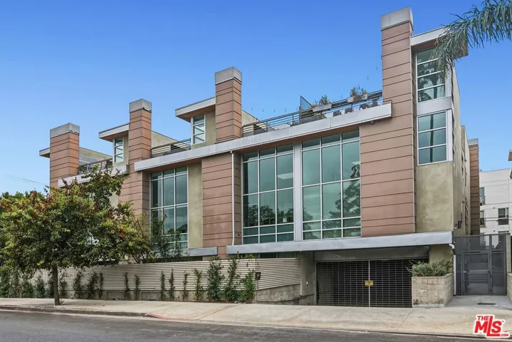 5806 Waring Avenue 14, Los Angeles, California 90038
