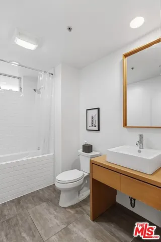 5806 Waring Avenue 14, Los Angeles, California 90038