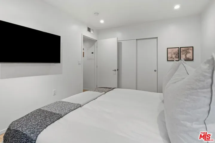 5806 Waring Avenue 14, Los Angeles, California 90038