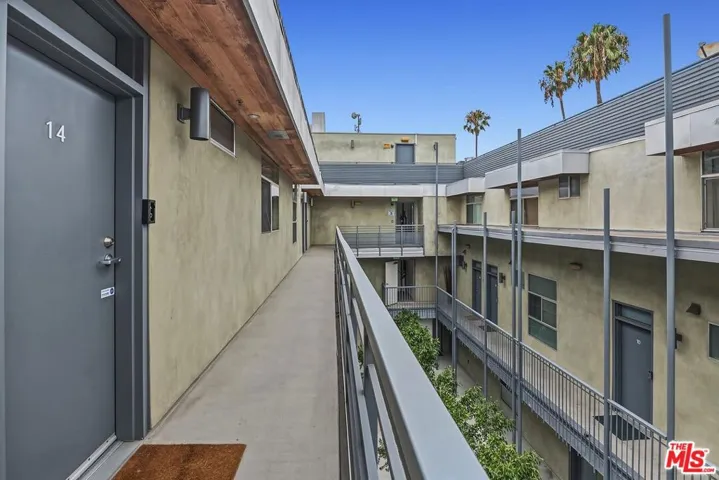5806 Waring Avenue 14, Los Angeles, California 90038