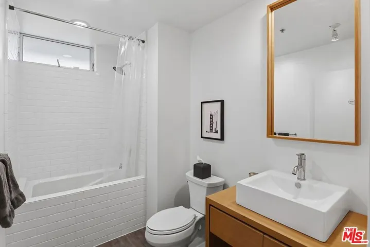 5806 Waring Avenue 14, Los Angeles, California 90038