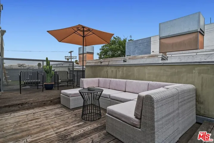 5806 Waring Avenue 14, Los Angeles, California 90038