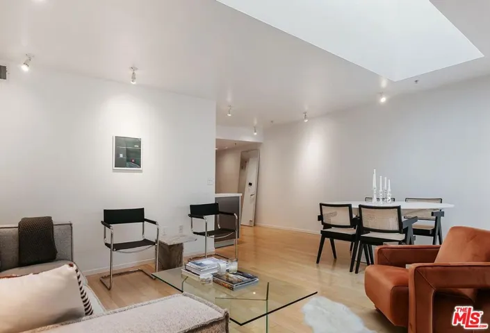 5806 Waring Avenue 14, Los Angeles, California 90038